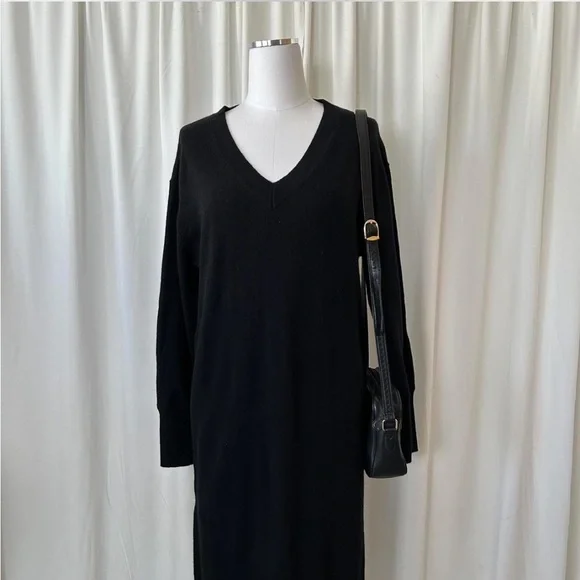 NWT Mongolian Cashmere V-Neck Midi Sweater Dress Black Medium. - Picture 3 of 7